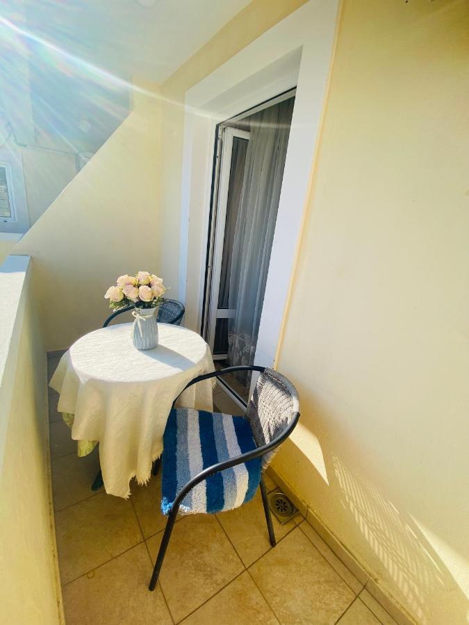 Miomir Perazic Apartments Petrovac Ngoại thất bức ảnh