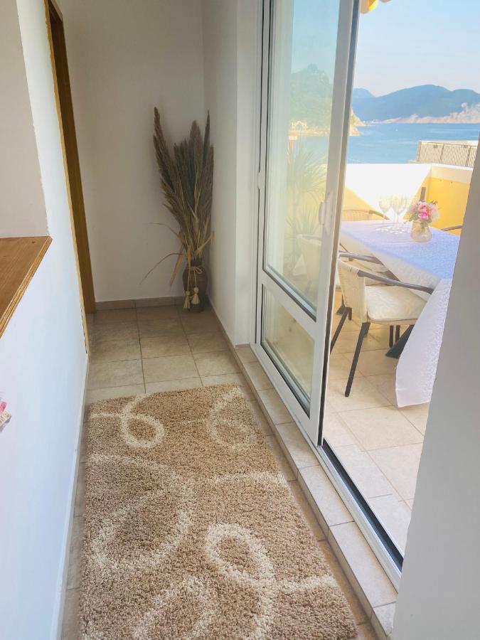 Miomir Perazic Apartments Petrovac Ngoại thất bức ảnh