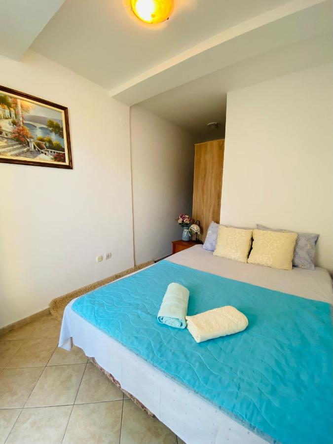 Miomir Perazic Apartments Petrovac Ngoại thất bức ảnh