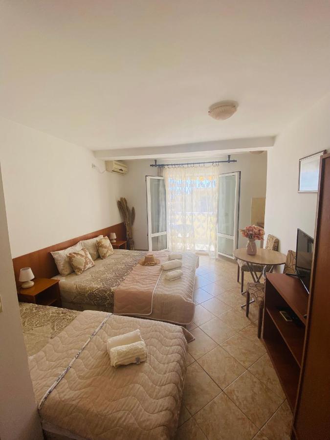 Miomir Perazic Apartments Petrovac Ngoại thất bức ảnh