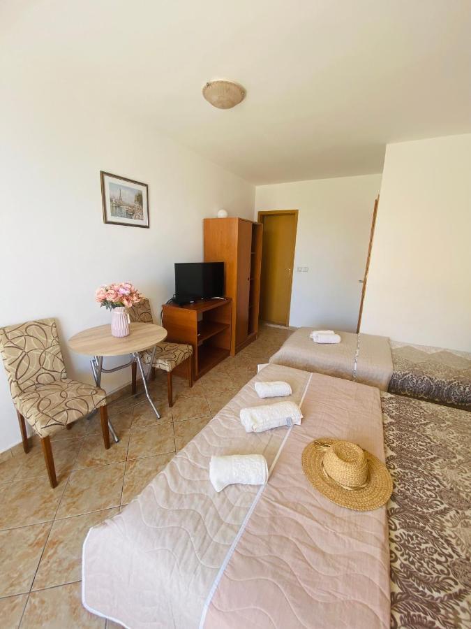 Miomir Perazic Apartments Petrovac Ngoại thất bức ảnh