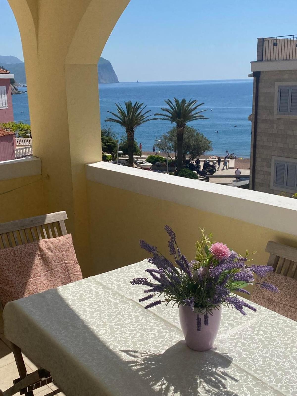 Miomir Perazic Apartments Petrovac Ngoại thất bức ảnh