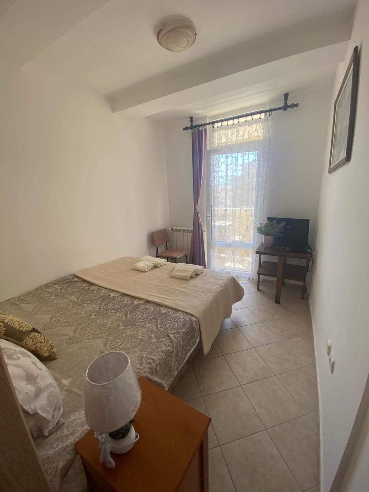 Miomir Perazic Apartments Petrovac Ngoại thất bức ảnh
