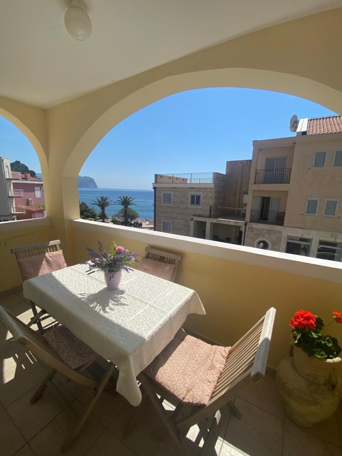 Miomir Perazic Apartments Petrovac Ngoại thất bức ảnh
