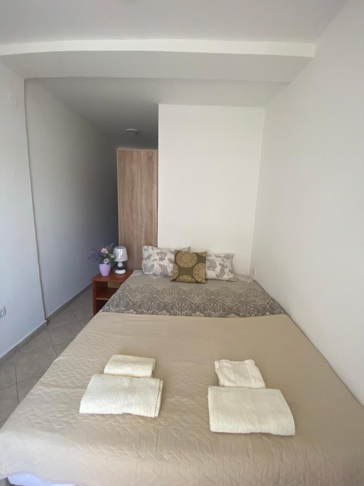 Miomir Perazic Apartments Petrovac Ngoại thất bức ảnh