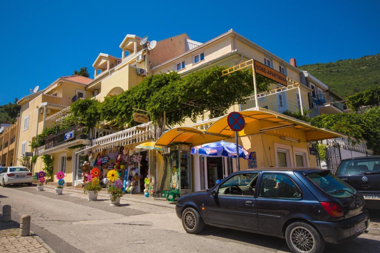 Miomir Perazic Apartments Petrovac Ngoại thất bức ảnh